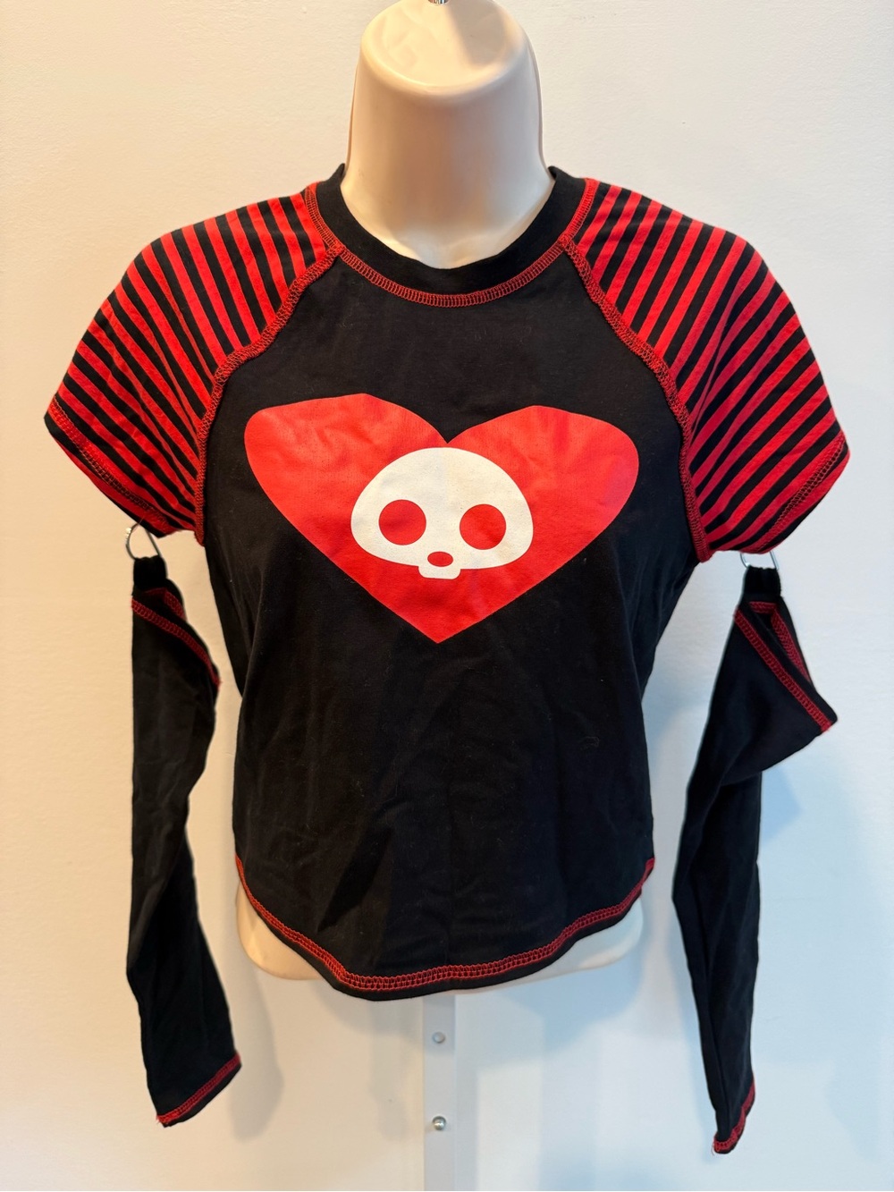 Skelanimals Mall Goth Arm Warners Long Sleeve Raglan Top Red Heart Skull Size XS